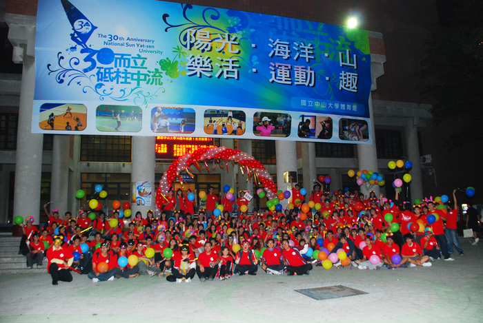 [2010-11-11] 校慶遊行-哈瑪星踩街圖片