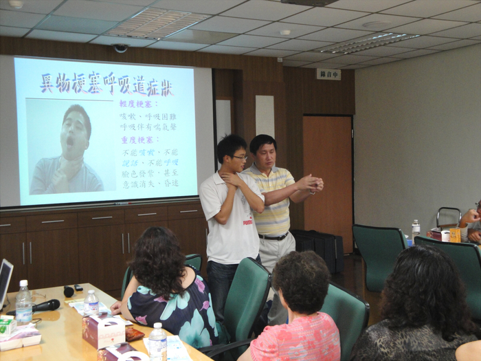CPR心肺復甦術圖片