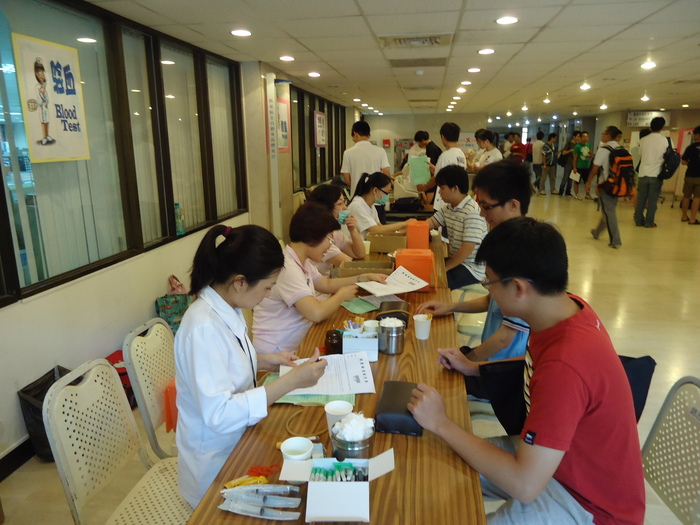 100學年度新生健康檢查圖片